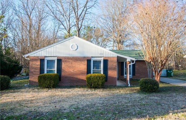 6432 Round Hill Road - 6432 Round Hill Road, Charlotte, NC 28211