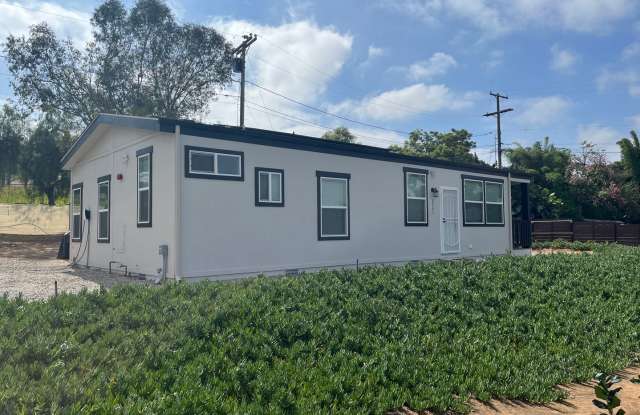 2 Bedroom 2 Bath Single Story Home With A/C and a Bonus Room Gallery 3