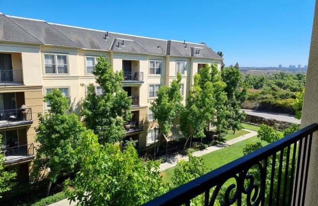 One Bed One Bath Penthouse Unit with View photos photos