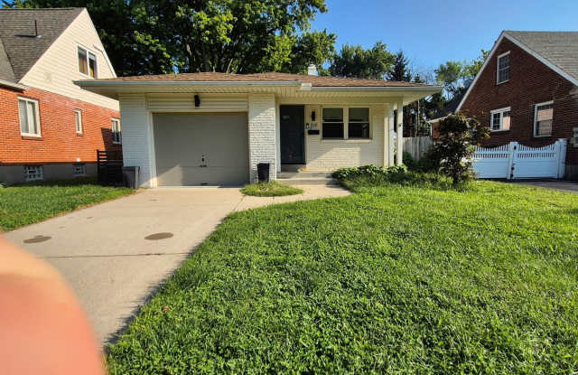 Charming 3-Bedroom Oakwood Home – 319 Orchard Dr photos photos