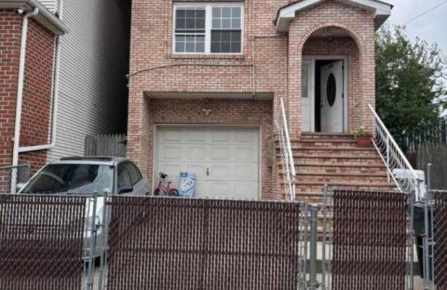 338 Bond St photos photos