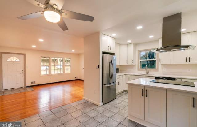 6502 CARRIAGE Drive Gallery 1