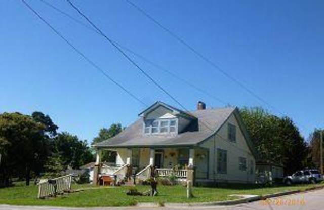 Beautiful Historic 3 Bedroom, 2 bath Home In Weston, MO photos photos