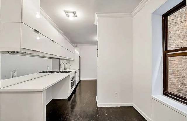 65 Bank St Apt 1 Gallery 4