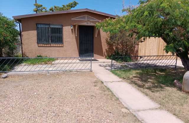 3 Bedroom, 1 Bathroom Home! Schedule a Showing Soon! photos photos