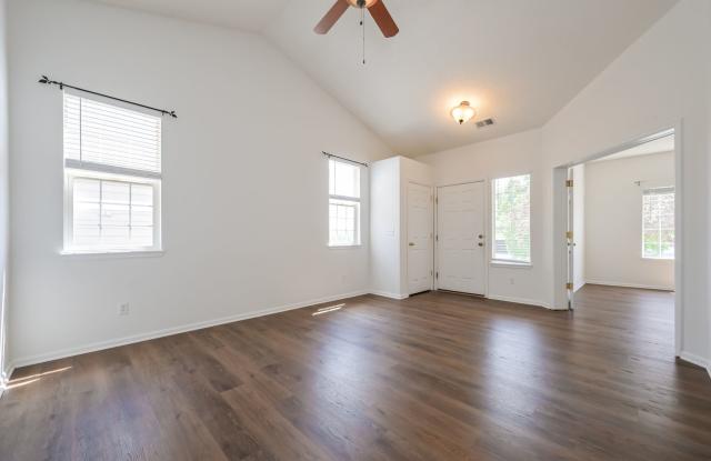 3 Bed/ 2Bath Close to Buckley Space Base Gallery 4
