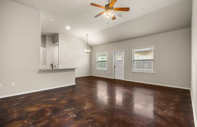Modern 3-Bedroom Home in Seguin | Granite Counters + Private Fenced Yard! Gallery 4