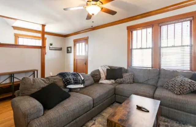 Original Charm With Modern Updates!! Gallery 4
