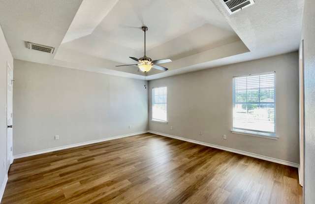 Spacious 3 Bedroom with a Fenced Yard and 2 Car Garage! photos photos Spacious 3 Bedroom with a Fenced Yard and 2 Car Garage! photos photos