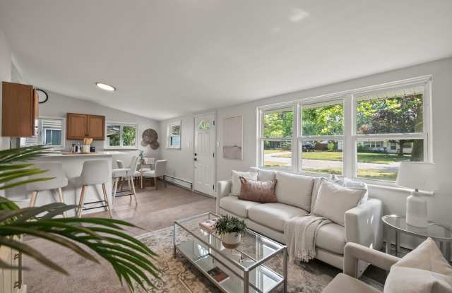 **OPEN HOUSE SATURDAY SEPT 12th From Noon to 12:30pm** Charming 3 Bed Ranch Home! Gallery 4