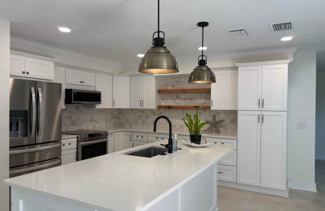 Beautiful Updated Townhome Gallery 4
