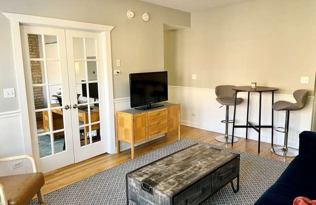 2607 W Gunnison Street Gallery 4