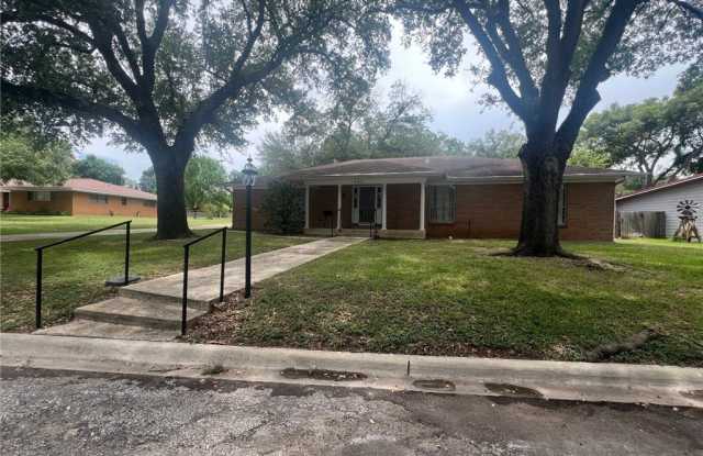 943 S Pecan Avenue photos photos