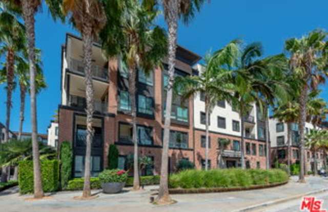 12550 West Fielding Circle Gallery 1
