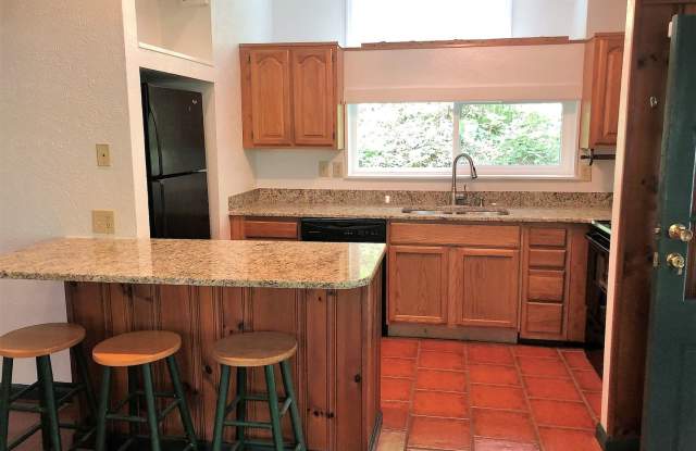 Two Bedroom Cottage in Montgomery County Gallery 4
