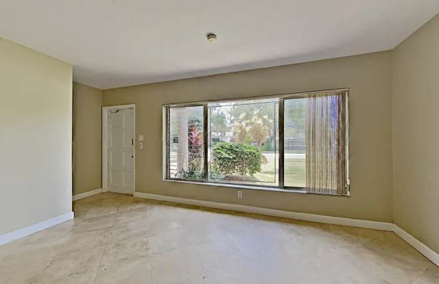 2720 SW 15th Ct Gallery 1