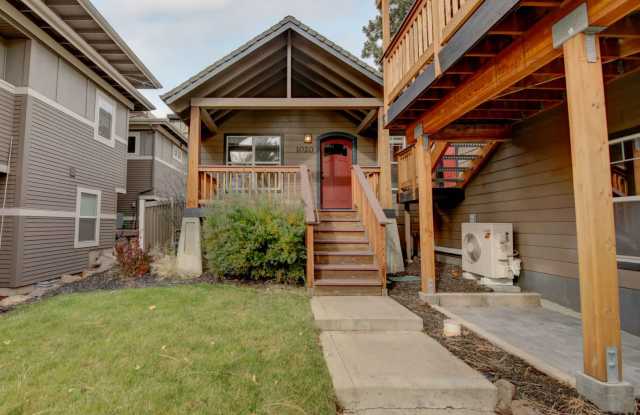 Quiet neighborhood home in Bends Westside Gallery 1