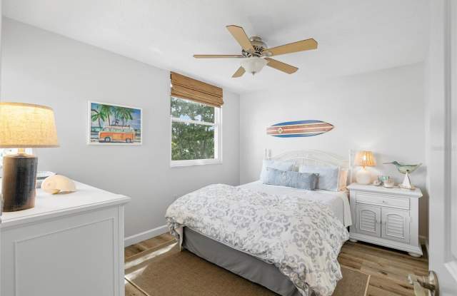 440 PALM TREE Drive Gallery 4