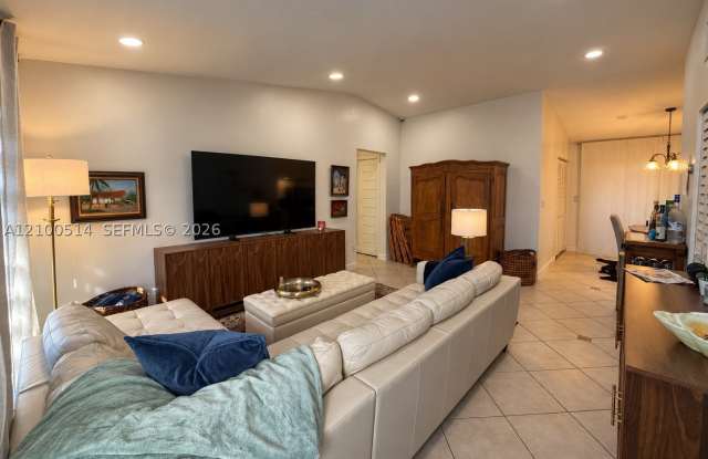 11101 SW 122nd Ct Gallery 3