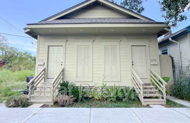 2205 Washington Ave Gallery 1
