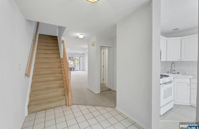 2198 Kent Court Gallery 2