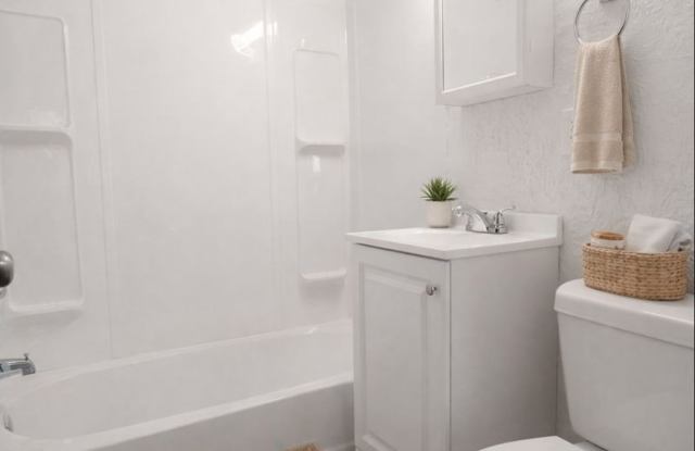 Charming 3-bedroom, 1-bathroom Townhouse in Midland, PA! Gallery 4