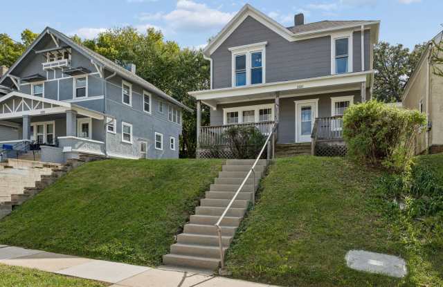 Renovated Midtown Home | 5 Bed, 2 Bath | Hardwoods, Central Air, W/D Included Gallery 4