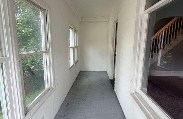 2 Bedroom, 1 Bath Home for Rent in Moline, IL Gallery 4