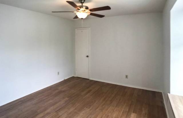 1116 Parkwood Place Gallery 2