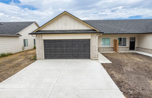 417 Southeast 14th Court - A - 417 Southeast 14th Street, Newton, KS 67114