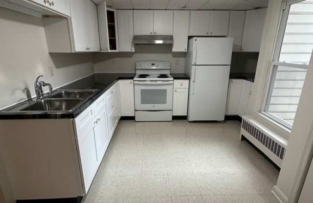 Spacious 1 First Floor 1 Bedroom 1 Bath Apartment Gallery 3