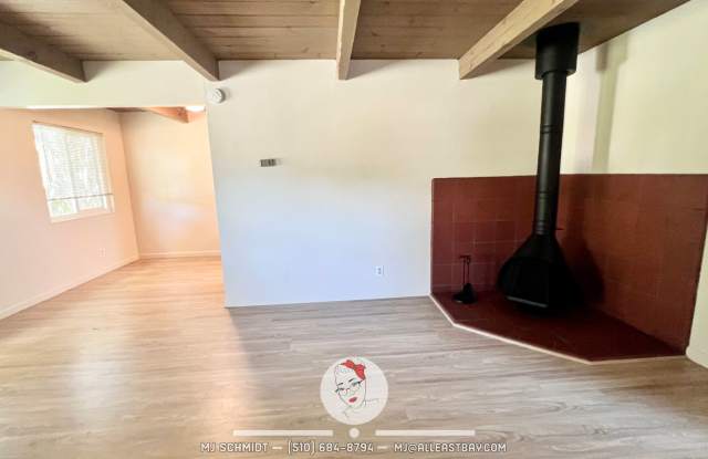 Top floor 3Bd/2Bth with huge patio, water/garbage/1 parking spot included! Gallery 3