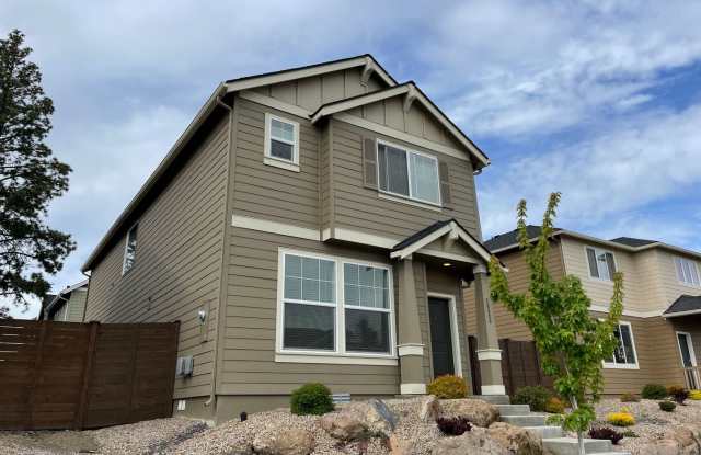 3 Bedroom Home in Stone Creek – Community Pool & Front Yard Maintenance Included! Gallery 3