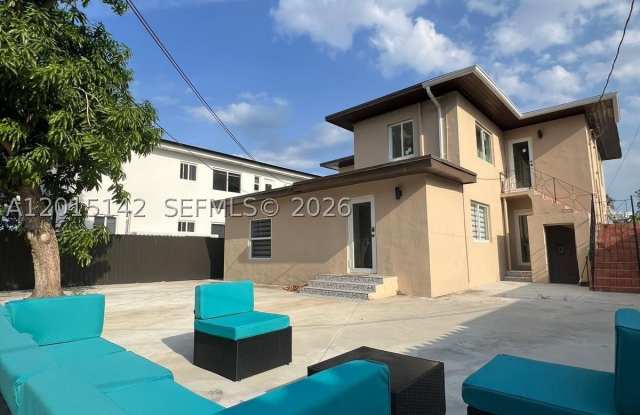 943 79th Ter Gallery 3