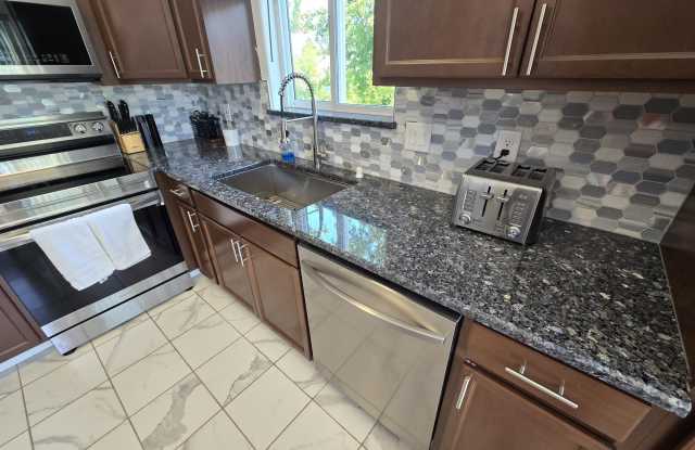 4241 Lakeridge Circle Gallery 3
