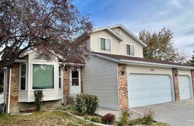 Lovely 4-Bedroom on Cul-de-Sac - 5447 South 1425 West, Taylorsville, UT 84123