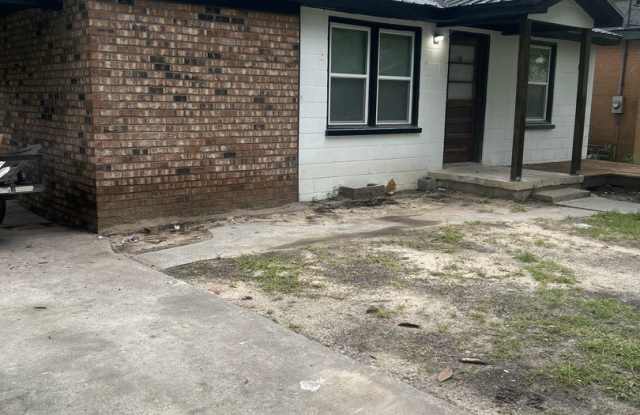 206 Whitehead St NE - 3 bedroom/1 bathroom home in Thomson, GA - $1200 per month - Section 8 Vouchers accepted Gallery 3
