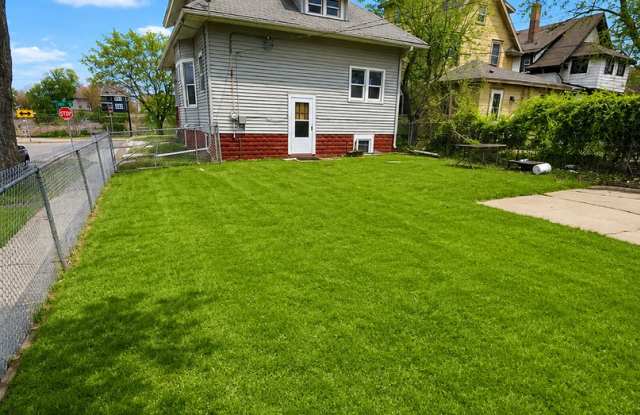 8 Bedroom 3 Bathroom House Available June 2027 - Near Concordia and Hamline Gallery 3