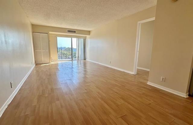 1625 SE 10th Ave photos photos