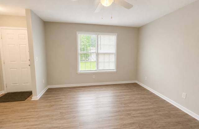 2BR  1.5  Bath  Townhome  in  Harbison  – Beautifully  renovated with BRAND NEW Dishwasher and Washer/dryer! Gallery 3