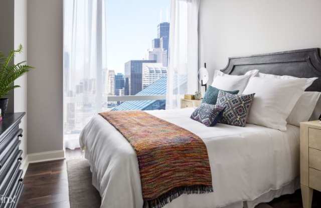 35 W Wacker Dr Gallery 2