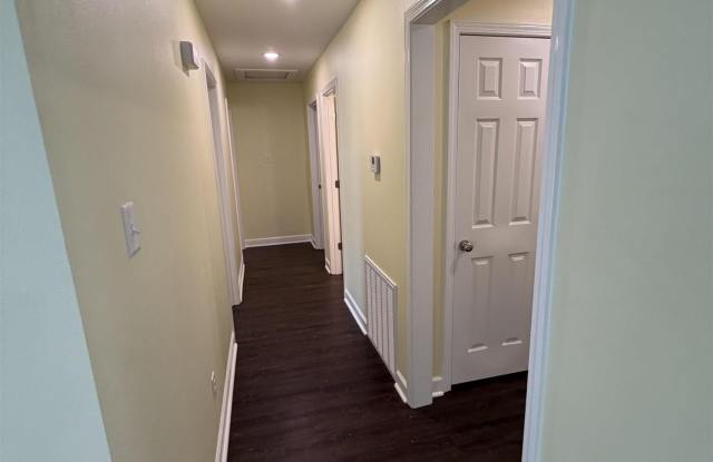 211 Thomas Circle Gallery 4