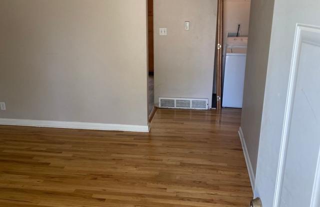 Available for 2027-2028 Fall Pre-Leasing: 3-Bedroom Ranch with Spacious Yard & Sunset Deck Gallery 4