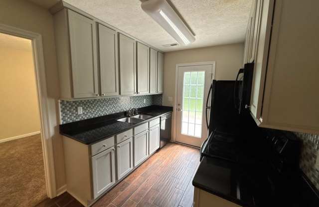 Tavern Grove Townhome in Campbell County Gallery 4