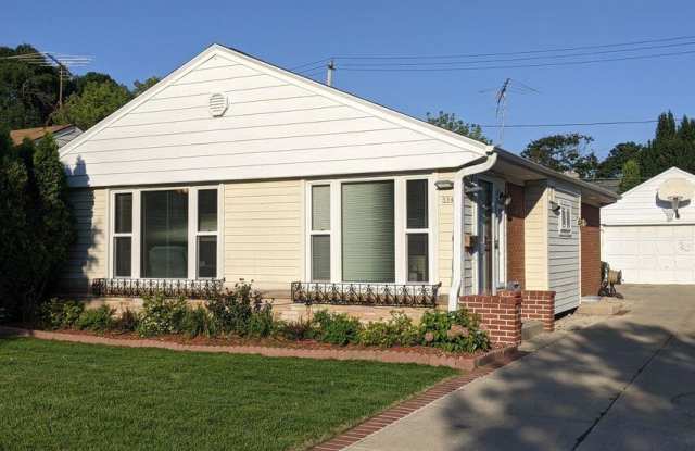 554 Robertson St - 554 Robertson Street, Wauwatosa, WI 53213 554 Robertson St - 554 Robertson Street, Wauwatosa, WI 53213