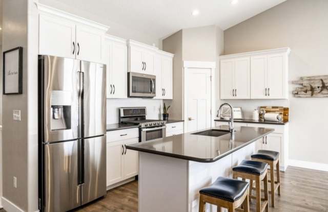 Amazing Six Bedroom Home, Draper, 3200 sq ft, Vaulted Ceilings photos photos