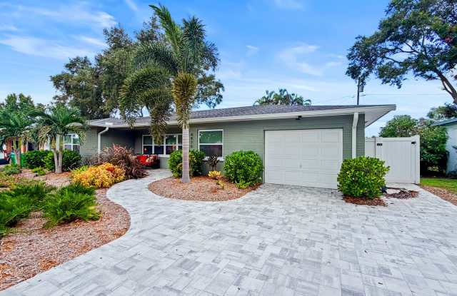 Bay Pines Pool & Spa Home with Updated Kitchen and Private Backyard Gallery 1