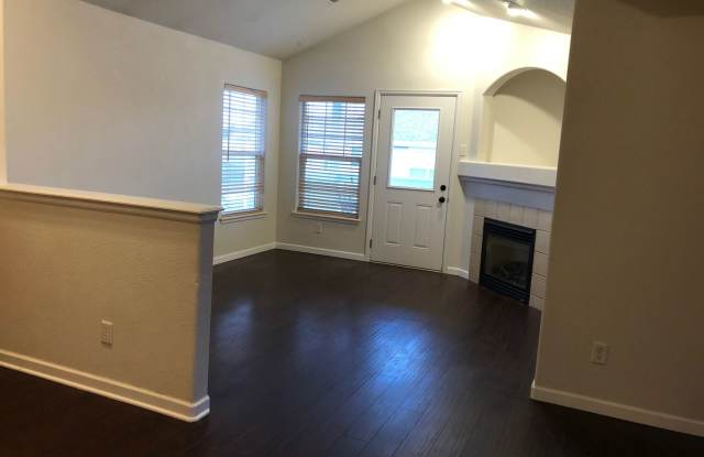 Updated and Bright 2B/2B Available for August! photos photos