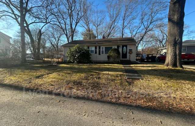 133 Inman Ave - 133 Inman Avenue, Warwick, RI 02886