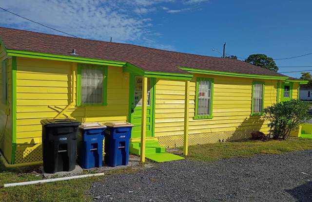 713 N 19th Street - 713 North 19th Street, Fort Pierce, FL 34950
